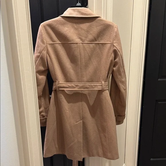 Banana Republic Camel Trench Coat - Picture 3 of 4